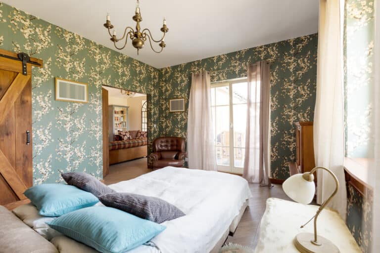 create-an-inviting-room-using-tile